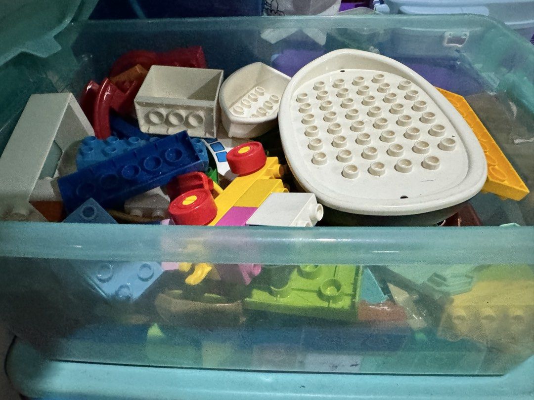 Assorted Building Blocks and Base Plates (Category: Lego & Building Sets) located in Quezon City. Submitted by aimee0913 (Listing ID 1440583238, Image 2). Description: - Assorted building blocks in various colors and sizes. - Includes several base plates for construction. - Encourages creative play and imagination. - Stored in a clear plastic bin for easy storage..
