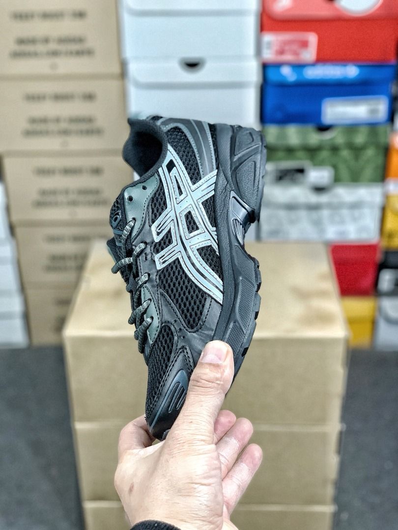 Authentic Asics Gel-1130 Black Grey EU36-47 (Category: Sneakers) located in Singapore. Submitted by creamycupcakes (Listing ID 1440752959, Image 3). Description: .