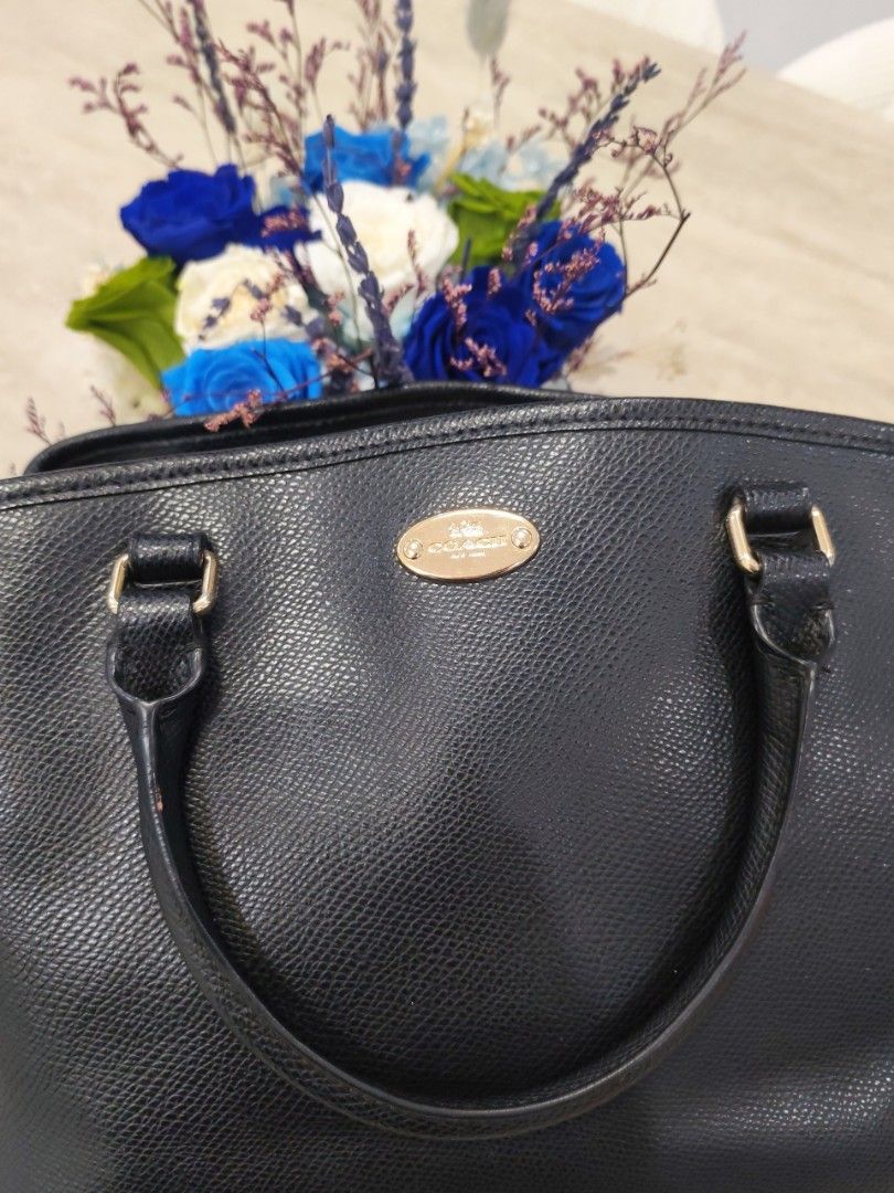 Authentic Coach Margot Caryall (Category: Luxury Bags & Wallets) located in Marikina City. Submitted by mcofdvmcimport (Listing ID 1440663056, Image 2). Description: direct message for more details.