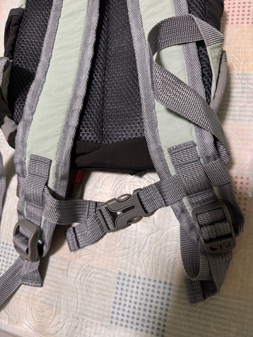 Backpack (Category: Hiking & Camping) located in Singapore. Submitted by curryfann (Listing ID 1440701422, Image 3). Description: - Manual measurement: 20X28 - Super light and many compartments.