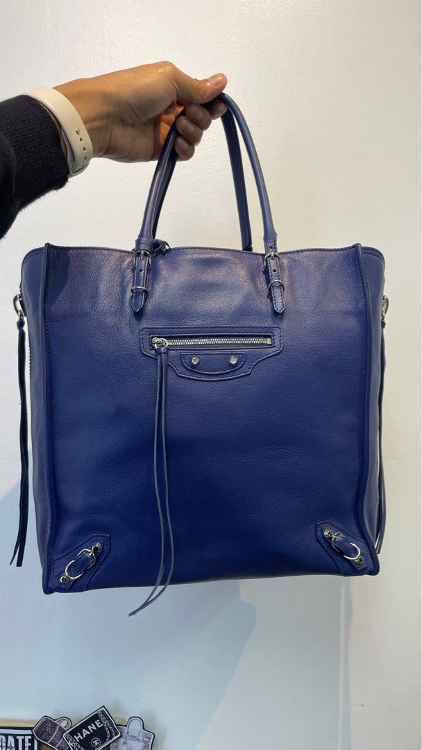 Balenciaga A5 zip blue tote bag (Category: Luxury Bags & Wallets) located in Manila. Submitted by luxemax_09 (Listing ID 1440642870, Image 2). Description: .