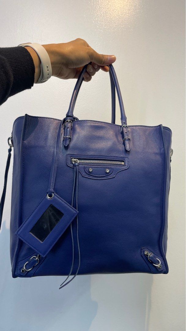 Balenciaga A5 zip blue tote bag (Category: Luxury Bags & Wallets) located in Manila. Submitted by luxemax_09 (Listing ID 1440642870, Image 1). Description: .