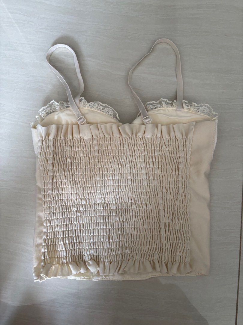 basic tops (Category: Sleeveless) located in Singapore. Submitted by shop.miss.m (Listing ID 1440652650, Image 3). Description: $7 each both brand new , only worn to try xs-s , stretchable 2nd top is padded dm for more info! meetup loc can be discussed.
