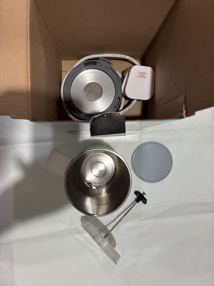 Beaba Milk Warmer (Category: Breastfeeding & Bottle Feeding) located in Paranaque City. Submitted by mamamimomu (Listing ID 1440594197, Image 3). Description: .