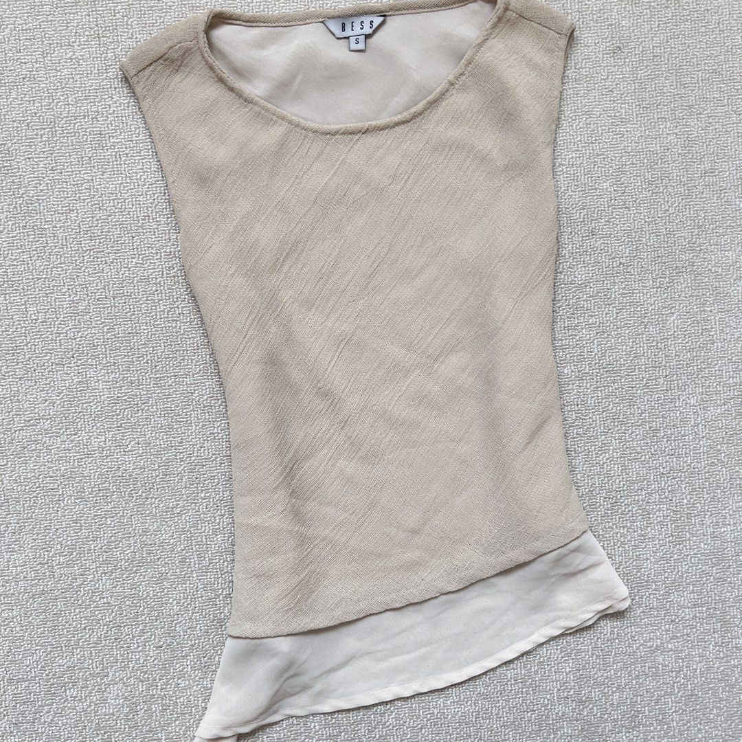 bess asymmetrical oat fairy top (Category: Sleeveless) located in Limay. Submitted by budolfindsrawrawr (Listing ID 1440730388, Image 2). Description: bess asymmetrical oat fairy top - s on tag l18.5 b28-30 - asymmetric, sheer but lined inside, hugs the body.
