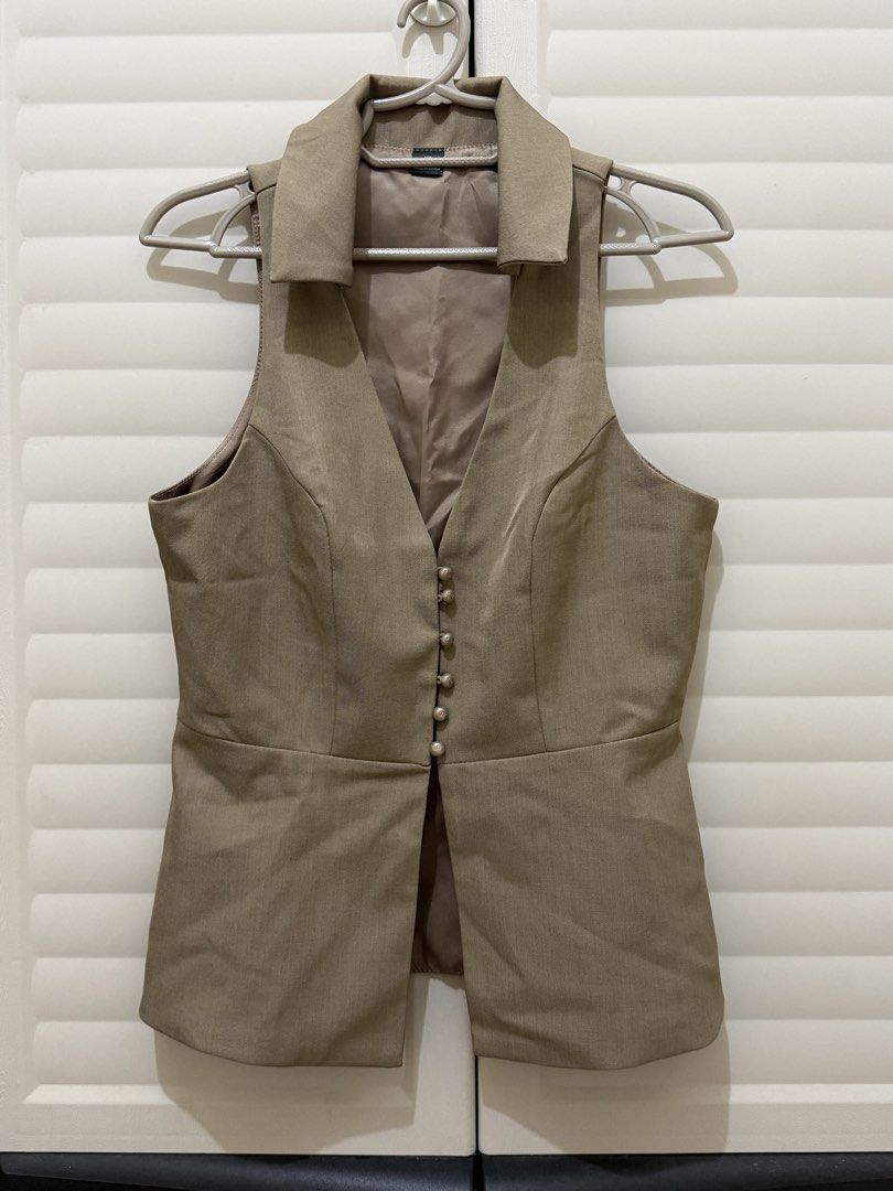 💖6.6 SALE💖 Bizchic (Shein) - Unused, got the wrong size (Category: Sleeveless) located in Legazpi City. Submitted by edit.lgp (Listing ID 1440590024, Image 1). Description: ❗️❗️PLEASE READ❗️❗️ Please note that this is a PRELOVED item, so manage your expectations. Swipe to last photo for size and actual measurements. ALL ITEMS are 'SLIGHTLY NEGOTIABLE'. Madali akong kausap pero huwag naman po almost pamigay na ang offer. Everything is in good co