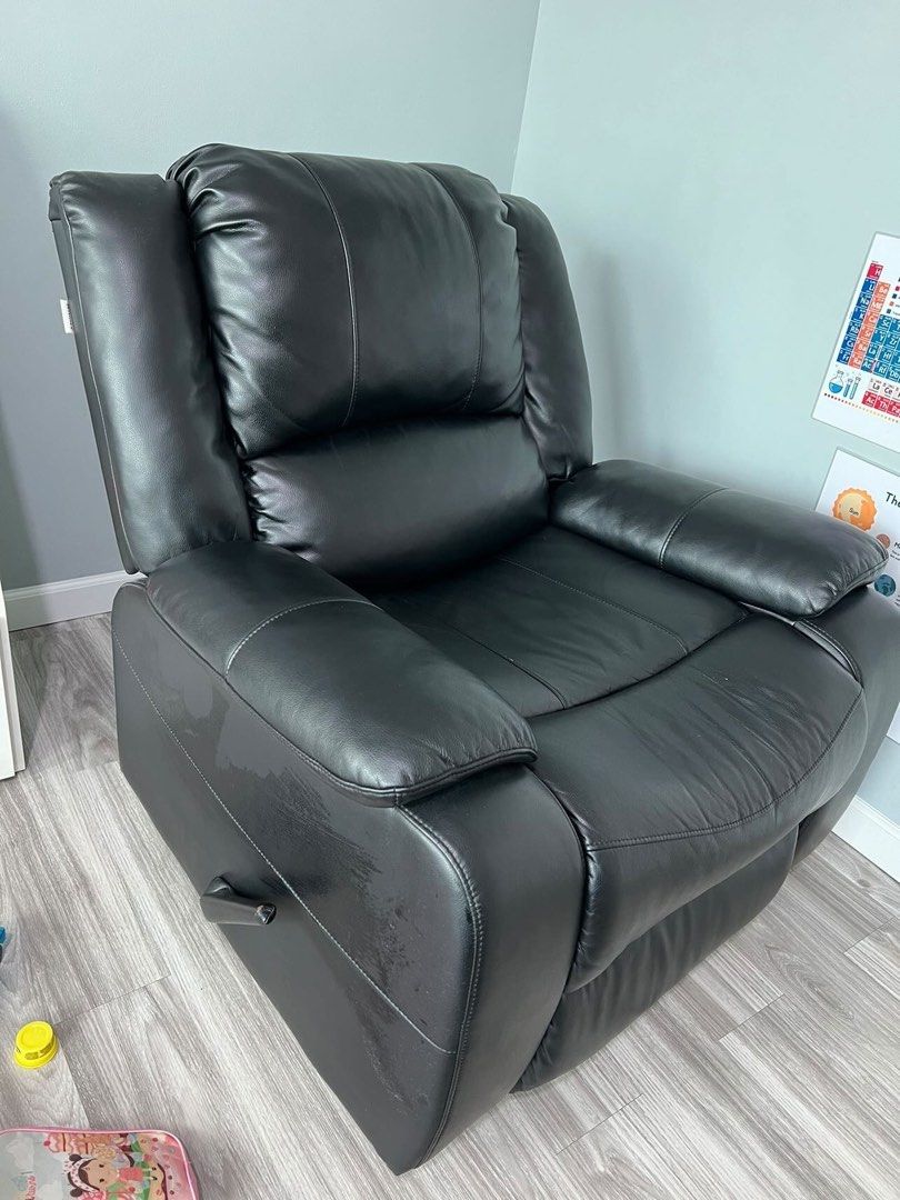Black Leather Lazy Couch (Category: Chairs) located in Manila. Submitted by _rinaa (Listing ID 1440661526, Image 3). Description: Lazy Couch Black Synthetic Leather Very comfortable Malambot ang foam Very sturdy With minimal scratches Brand: Sigma Rfs: Decluttering 23k original price less.