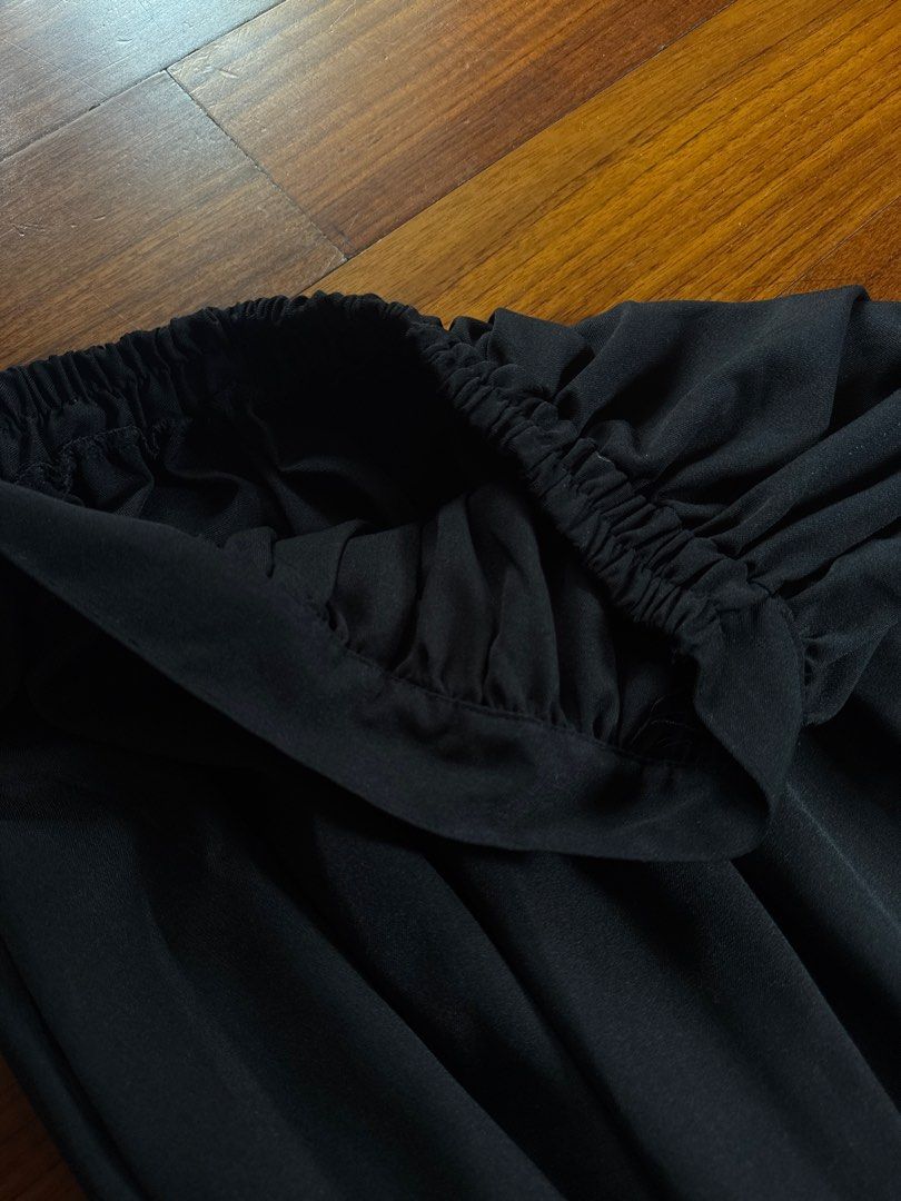 Black Linen Skirt with Garter (Category: Skirts) located in Quezon City. Submitted by Tofulog (Listing ID 1440597934, Image 2). Description: rfs: declutterring size: medium to xl loc: Pasong Putik, QC.