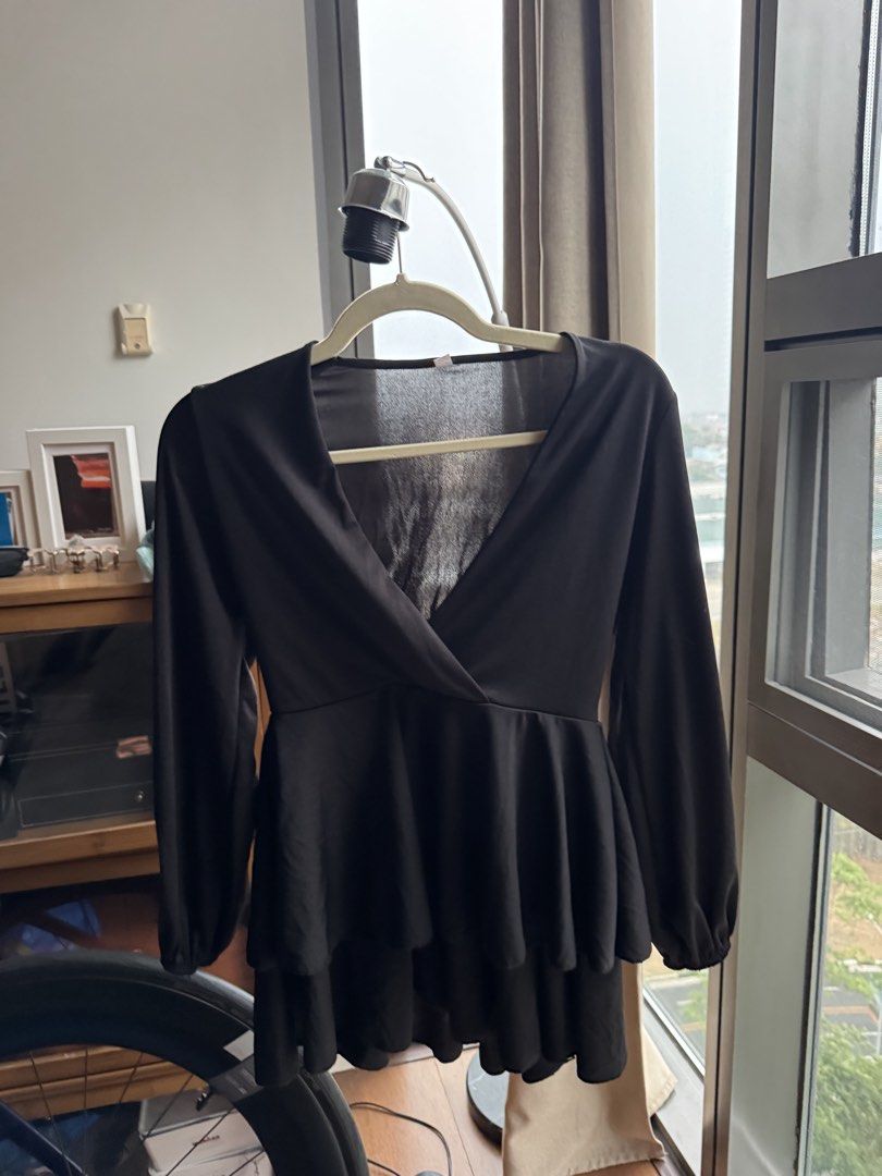 Black long top from Japan (Category: Blouses) located in Taguig. Submitted by jcbpeter (Listing ID 1440688604, Image 2). Description: .