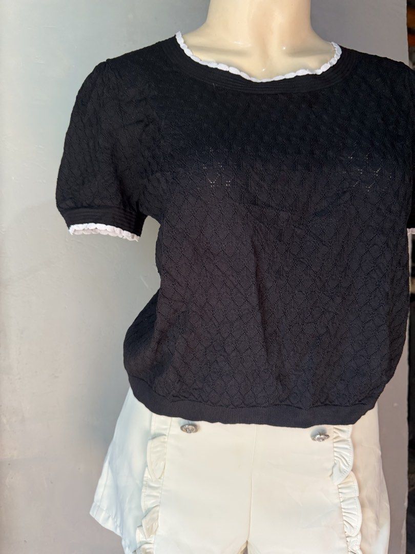 Black Textured Puff Sleeve Top with White Trim (Category: Blouses) located in Taguig. Submitted by maliascollection (Listing ID 1440703168, Image 2). Description: ⤵️PLEASE READ ME⤵️ 🧡To get this ITEM make an offer and kindly send your order form, name complete address and contact number together with screenshot of item/s. 📍Description: - Cute black top with a textured pattern - Short puff sleeves - White trim on neckline and cuffs -black not fa