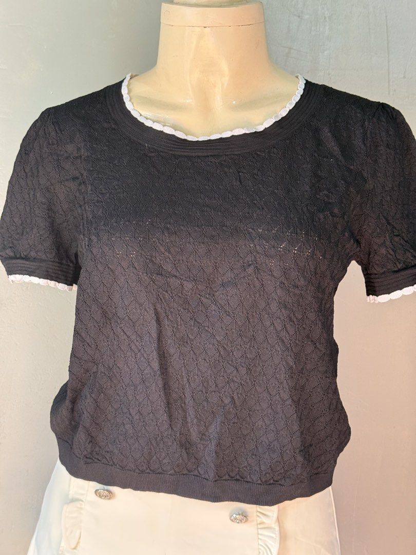 Black Textured Puff Sleeve Top with White Trim (Category: Blouses) located in Taguig. Submitted by maliascollection (Listing ID 1440703168, Image 3). Description: ⤵️PLEASE READ ME⤵️ 🧡To get this ITEM make an offer and kindly send your order form, name complete address and contact number together with screenshot of item/s. 📍Description: - Cute black top with a textured pattern - Short puff sleeves - White trim on neckline and cuffs -black not fa