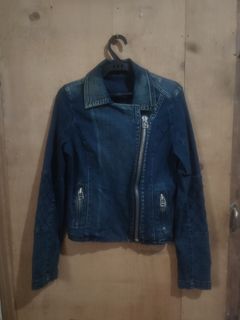 (Category: ) located in . Submitted by thriftits00 (Listing ID 1440716307, Image 1). Description: .