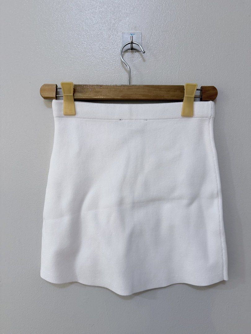 BNWT Zara A-Line Knitted Skirt Small (Category: Skirts) located in Rizal. Submitted by arkivekkk (Listing ID 1440758501, Image 3). Description: Brand new with tag Size small Just need ironing but never used.
