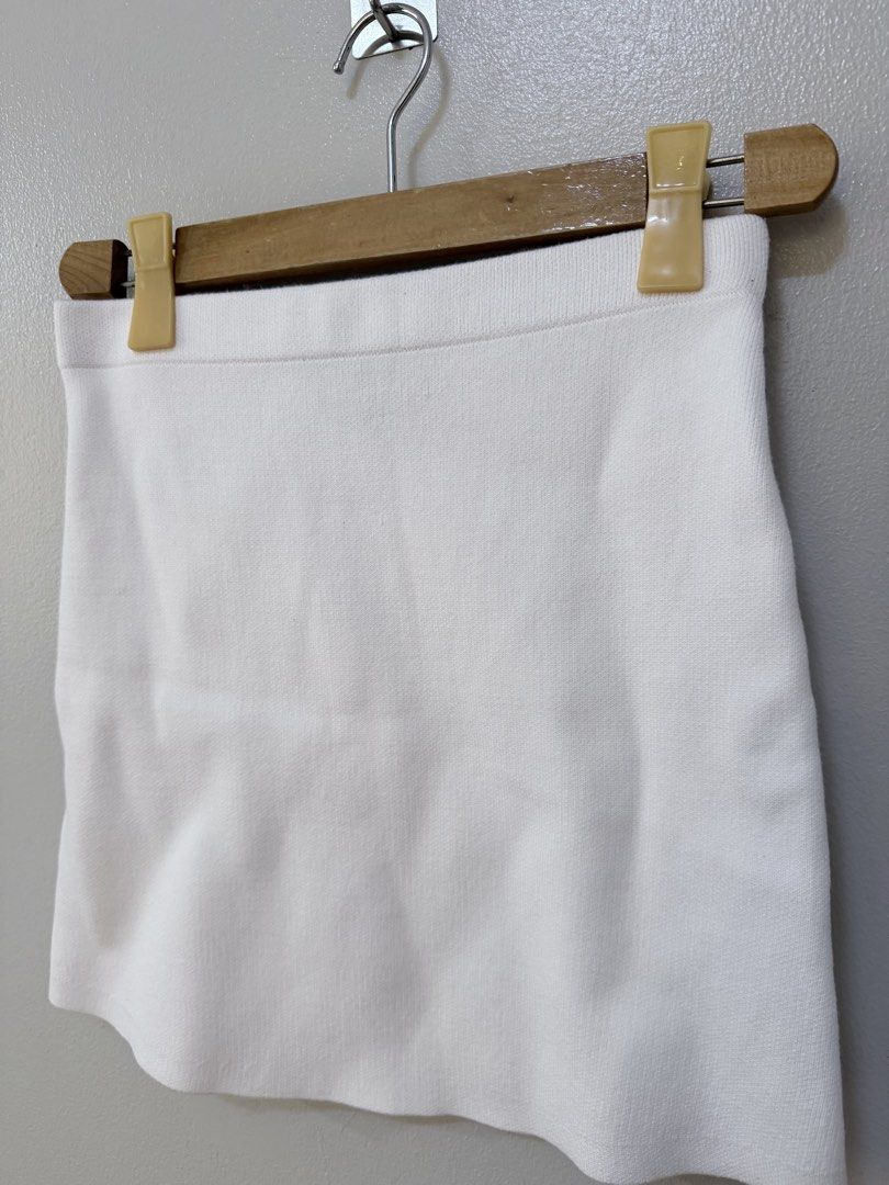 BNWT Zara A-Line Knitted Skirt Small (Category: Skirts) located in Rizal. Submitted by arkivekkk (Listing ID 1440758501, Image 2). Description: Brand new with tag Size small Just need ironing but never used.