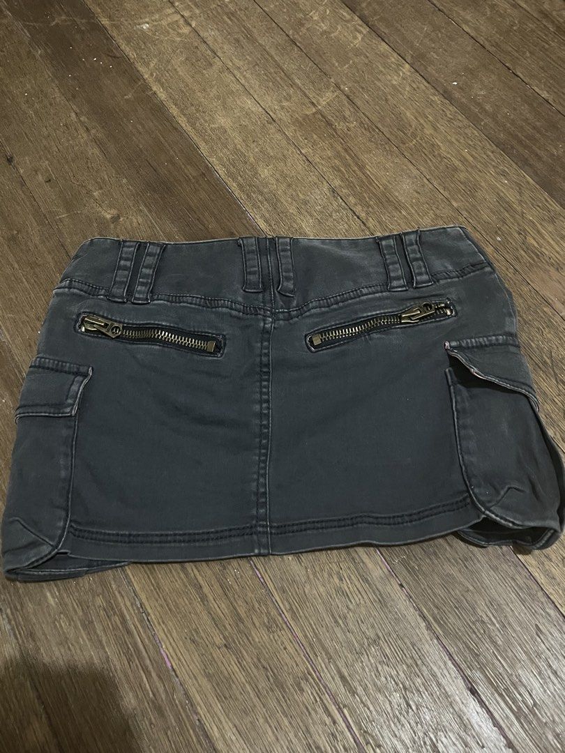 Cargo Micro Skirt (Category: Skirts) located in Taguig. Submitted by yvezntually (Listing ID 1440742935, Image 3). Description: - Cute dark grey cargo mini skirt - Pink lining - Multiple pockets and zippers for a cool, edgy look - Perfect for casual wear - Comfortable fit - Ready for a new home!.