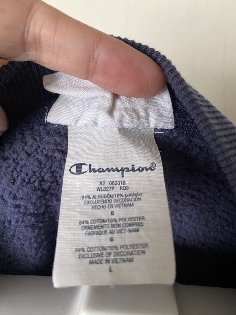Champion Reverse Weave All Over Logo Cropped Sweatshirt Navy Blue (Category: Longsleeves) located in Quezon City. Submitted by closet-cleanup (Listing ID 1440657015, Image 3). Description: - Navy blue Champion sweatshirt - All-over repeating 'Champion' logo print in white and red - Crew neck, long sleeves - Cropped style - Size: Large oversized fit 💳 Payment: Maya, GCash, BPI 📦 Shipping: Gogo Express or J&T Express, Grab or Lalamove (shouldered