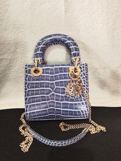 (Category: ) located in . Submitted by luxuryitembags (Listing ID 1440659082, Image 1). Description: .