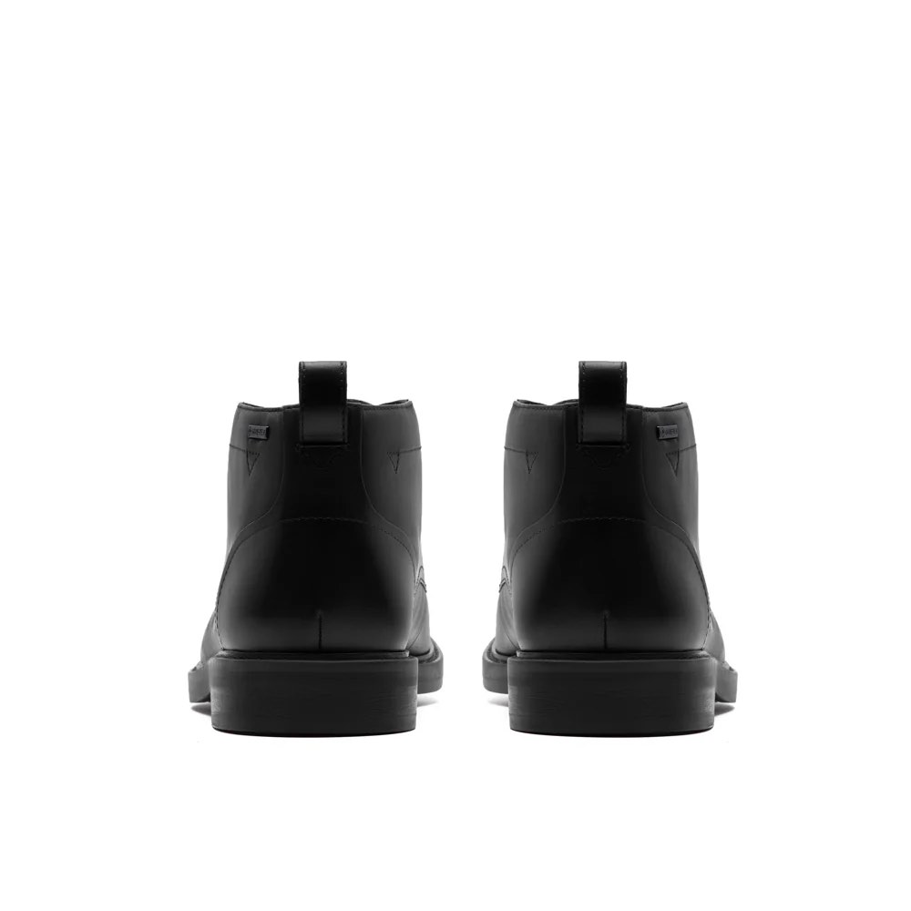 Clarks Black Leather Chukka Boots - ALDWIN MID GTX, Men's Fashion