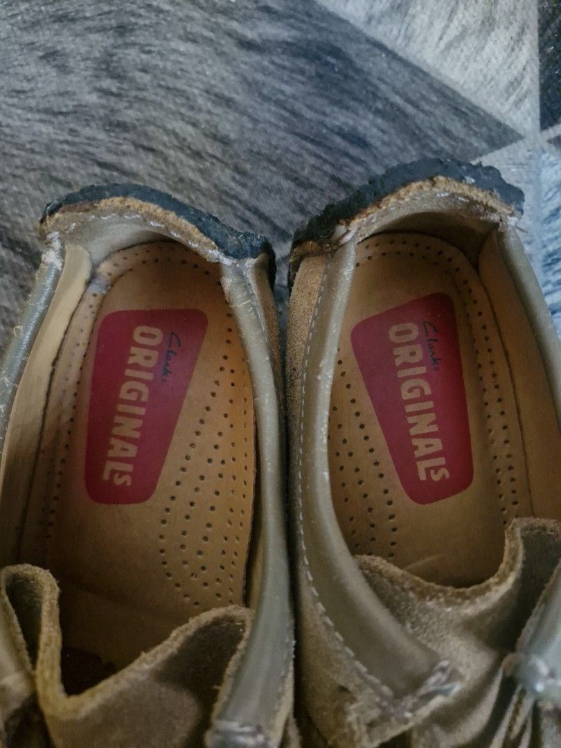 Clarks Originals Suede Desert Boots (Category: Boots) located in Quezon City. Submitted by smrcloset (Listing ID 1440599984, Image 2). Description: - Classic Clarks Originals shoes - Tan suede material - Lace-up style - Comfortable for everyday wear - Great for casual outfits - Please check photos for detailed condition.