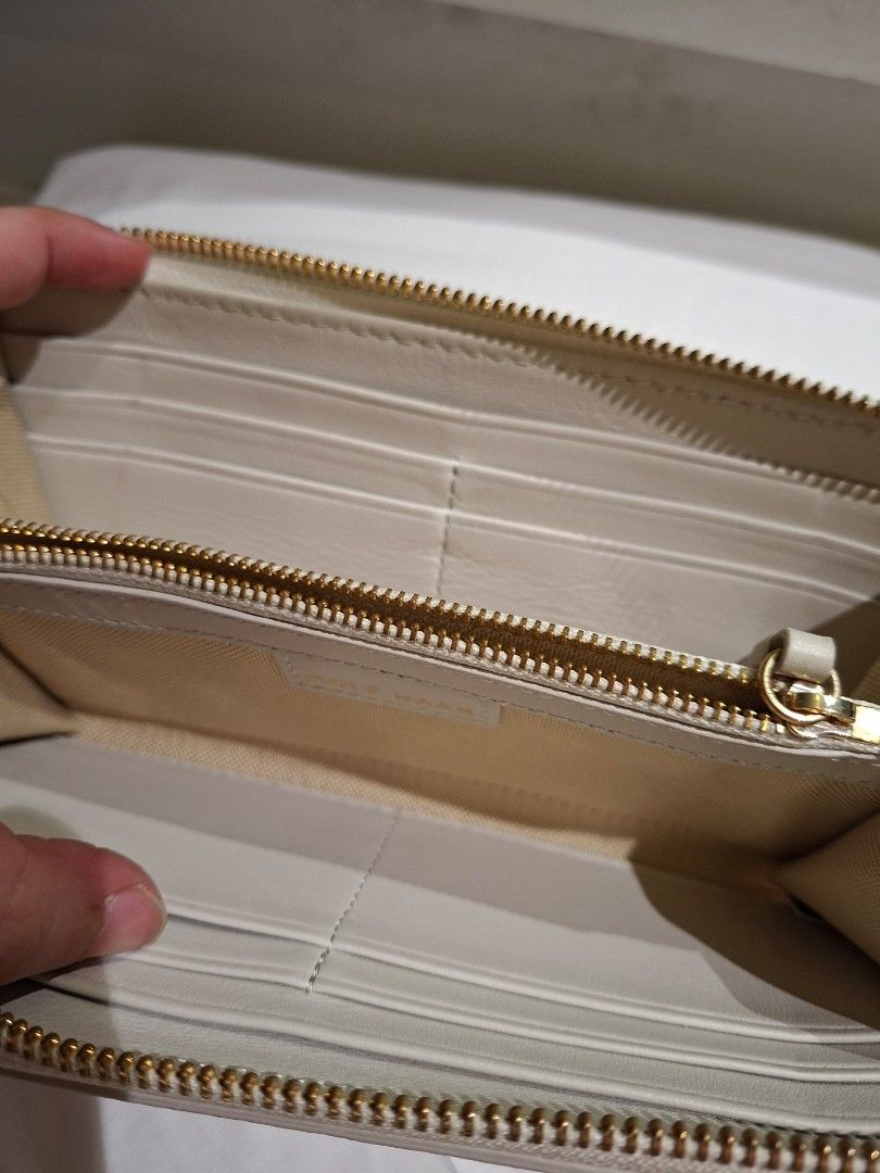 Cole Haan White Crocodile Embossed Zip Around Wallet (Category: Wallets & Card holders) located in Manila. Submitted by pupsik.tan (Listing ID 1440720942, Image 2). Description: - White zip-around wallet by Cole Haan - Crocodile embossed texture on exterior - Multiple card slots and compartments inside - Comes with Cole Haan authenticity card - Ideal for keeping your essentials organized.