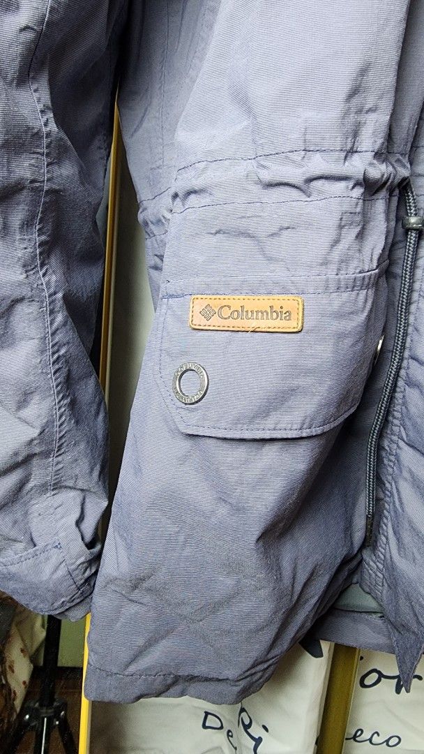 Columbia Grey Hooded Jacket (Category: Coats, Jackets and Outerwear) located in Baguio. Submitted by chiechie1234 (Listing ID 1440591608, Image 2). Description: - Grey Columbia Jacket - Size: Medium (M) - Features a hood - Multiple pockets on the front - Zipper closure with snap buttons - Ideal for outdoor activities and everyday wear.
