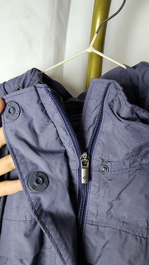 Columbia Grey Hooded Jacket (Category: Coats, Jackets and Outerwear) located in Baguio. Submitted by chiechie1234 (Listing ID 1440591608, Image 3). Description: - Grey Columbia Jacket - Size: Medium (M) - Features a hood - Multiple pockets on the front - Zipper closure with snap buttons - Ideal for outdoor activities and everyday wear.