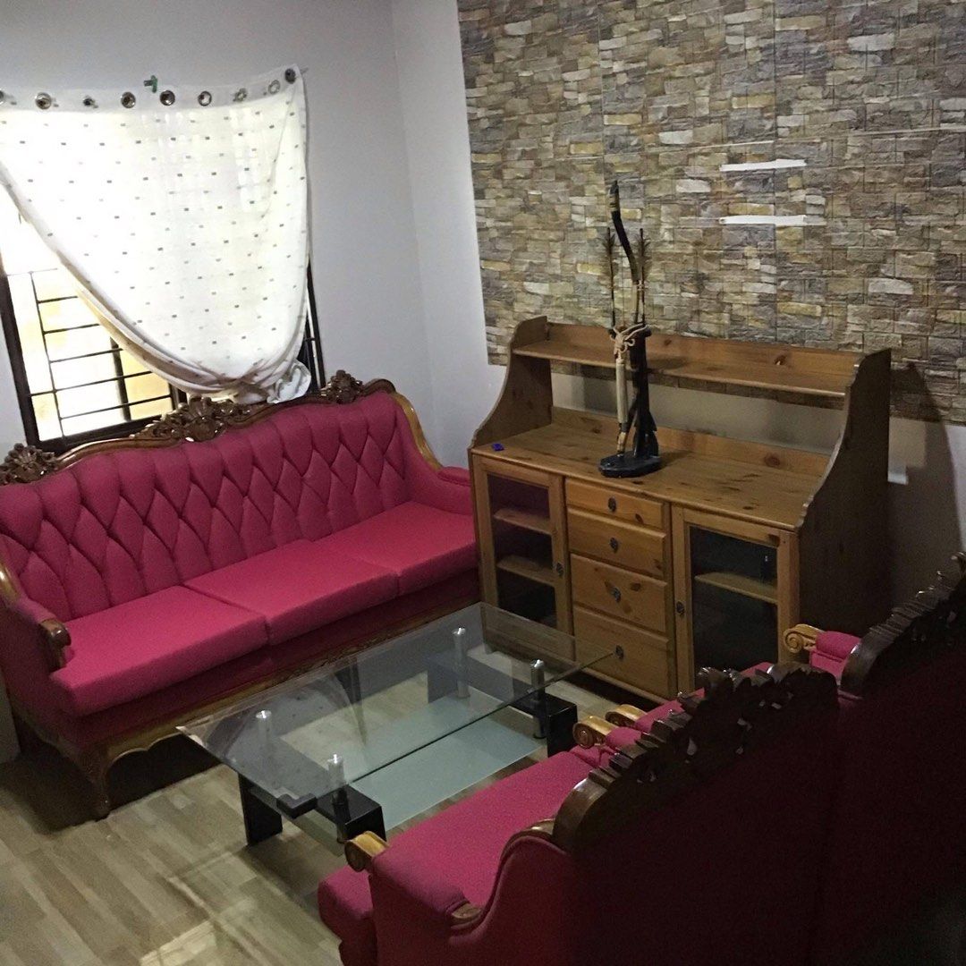 combined 2townhouse unit 4BR with parking (Category: Townhouse) located in Quezon City. Submitted by justmejoy26803 (Listing ID 1440756052, Image 3). Description: semi furnished 2 combined units with parking and laundry area.