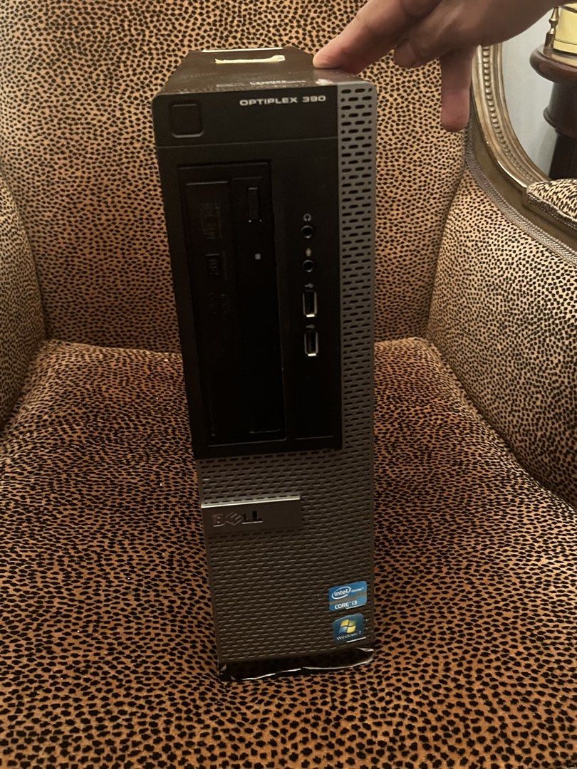 Computer CPU system (Category: Desktops) located in Singapore. Submitted by kikikandles (Listing ID 1438354125, Image 2). Description: Still works but just want to get rid I have 6 available Quite old probably not for speedy use but still works and can be used for parts Not for fussy buyers Monitors is $20 each If interested can ask me for close up pictures.price is negotiable Will give discount if buy all.