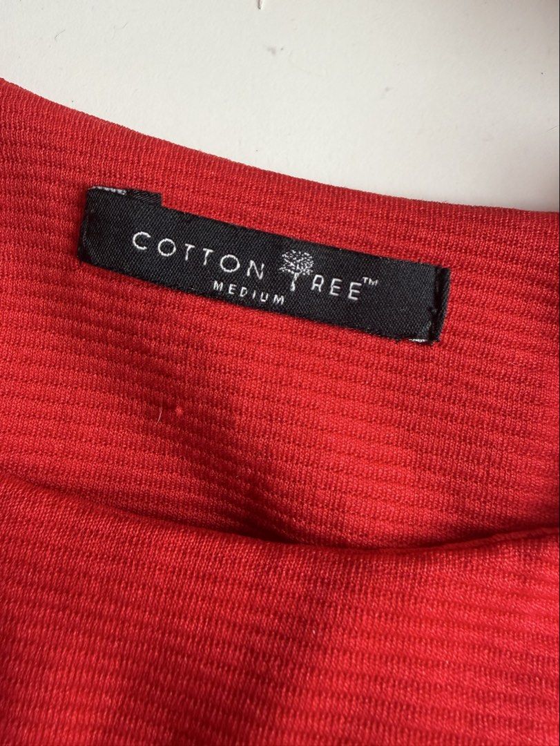 Cotton Tree Red Formal Dress (Category: Dresses) located in Manila. Submitted by disenchantment (Listing ID 1440625977, Image 2). Description: - Formal dress for office wear or special occasions - Bright red color, super nice thick fabric - Minor flaws (unnoticeable thread runs, see photos) - Has pockets! ❤️ - Really classy and looks structured in person RFS: Not my size.