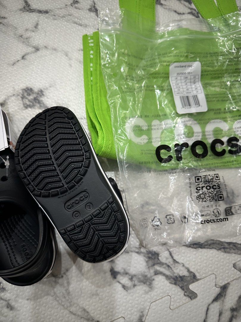 Crocs Kids (Category: Babies & Kids Fashion) located in Caloocan City. Submitted by art_declutter (Listing ID 1440611736, Image 2). Description: Bnew. Onhand. Size C7.