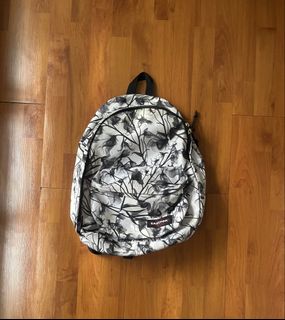 (Category: ) located in . Submitted by alexcollectionco (Listing ID 1440639439, Image 1). Description: .