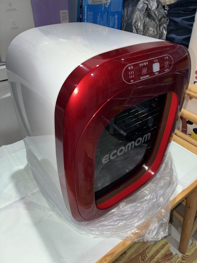 Ecomom UV and Anion Sterilizer w/ box (Category: Breastfeeding & Bottle Feeding) located in Paranaque City. Submitted by mamamimomu (Listing ID 1440591144, Image 2). Description: Comes with original box.