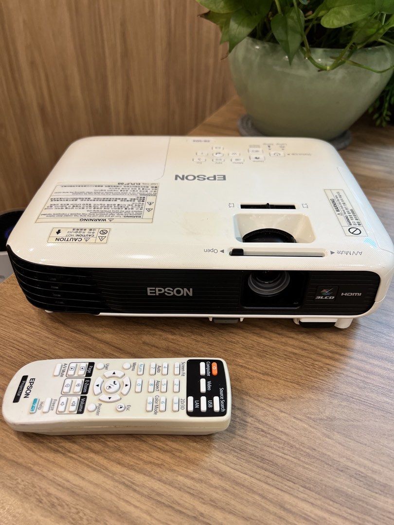 Epson EB-SO4 Projector467659295095541760