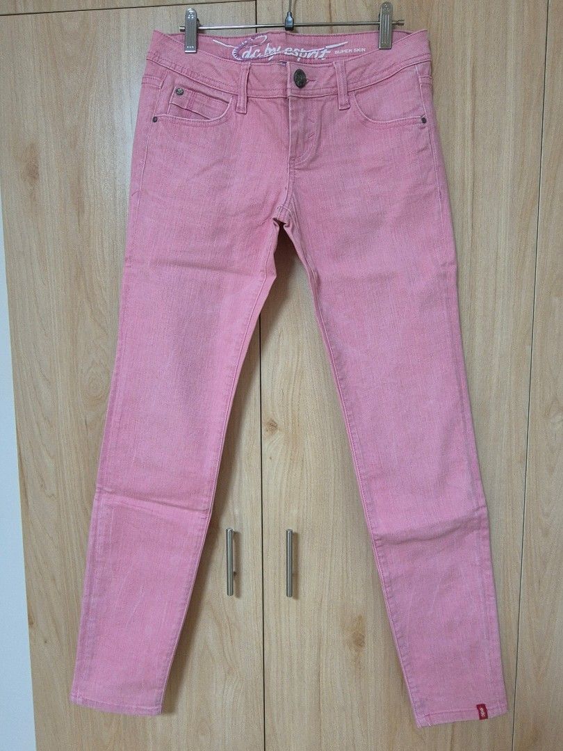 Esprit EDC Low Waist Skinny Jeans 2pc (Category: Jeans) located in Pasay City. Submitted by bbearyoon (Listing ID 1440647906, Image 3). Description: 26 on tag Waist - 28in Rise - 7.2in Hip - 17in Length - 37in if will get the 3 lowrise jeans(Marithe +2 EDC) listed on my accout, will give to for only 500..