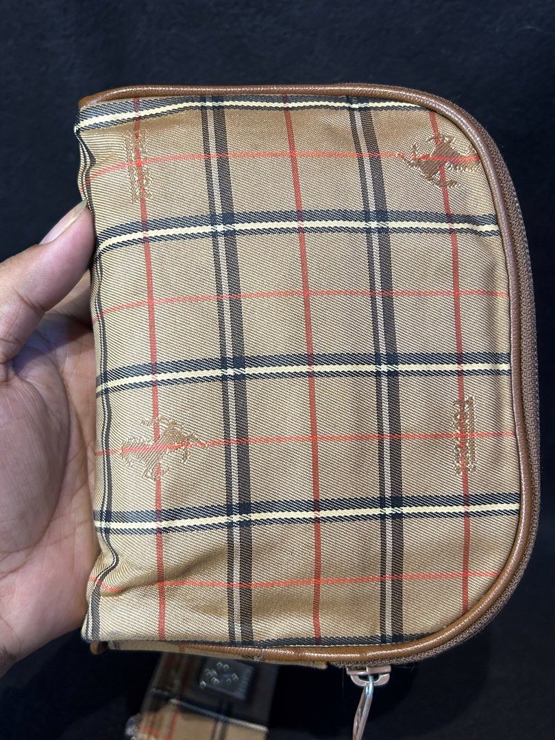 FERRARI. Clutch and Coin Purse (Category: Luxury Bags & Wallets) located in Quezon City. Submitted by WIMC2ndaccount (Listing ID 1440748877, Image 3). Description: .