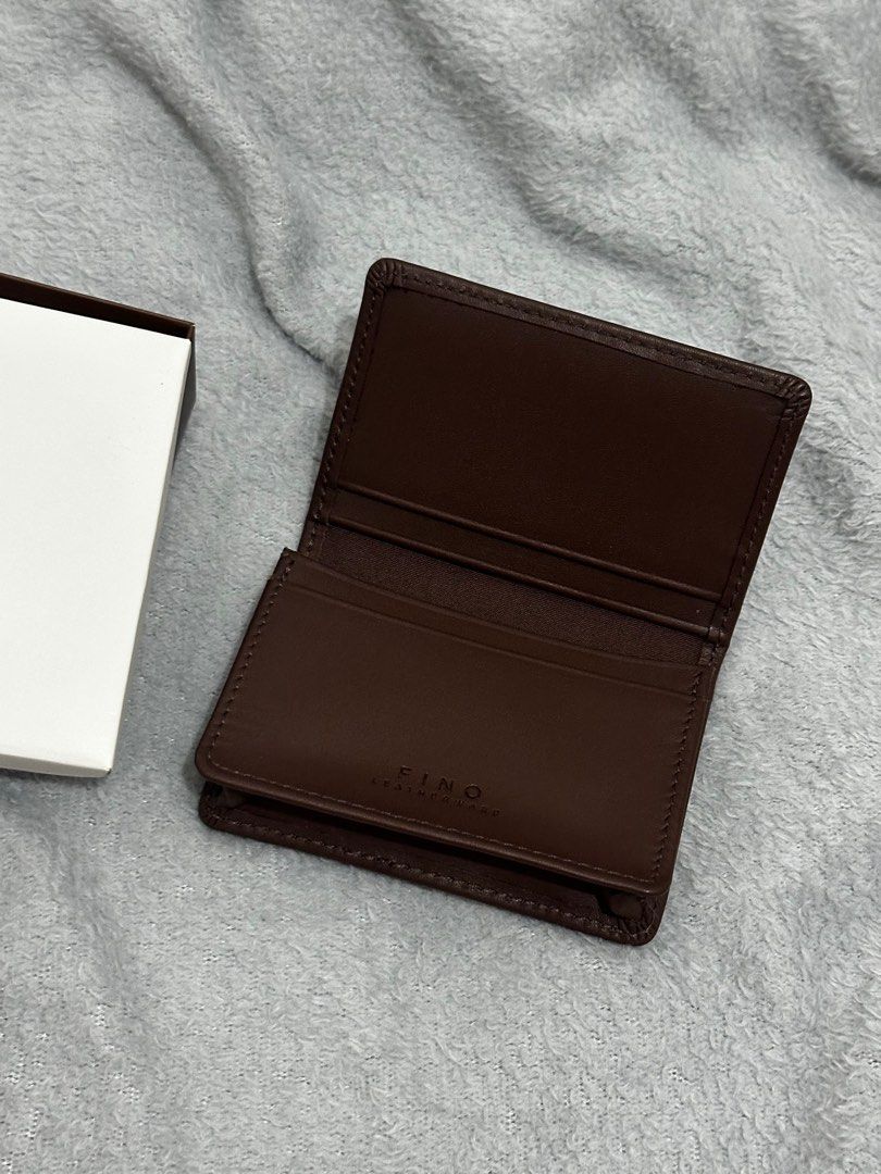Fino Leatherwear Wallet (Category: Wallets & Card holders) located in Quezon City. Submitted by sopya_preloved (Listing ID 1440688775, Image 3). Description: - brand new with box - never used - made from genuine leather .