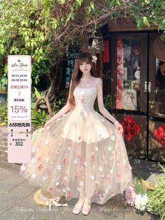 (Category: ) located in . Submitted by wardrobebyqueen (Listing ID 1440676625, Image 1). Description: .