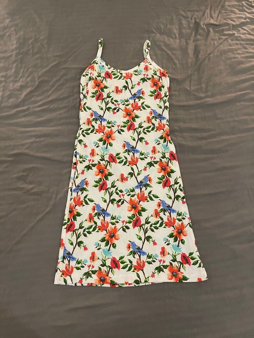 Floral Print Spaghetti Strap Midi Dress (Category: Dresses) located in Quezon City. Submitted by maxsclosett (Listing ID 1440731525, Image 1). Description: - stretchy, can fit s/m - RFS: never use.