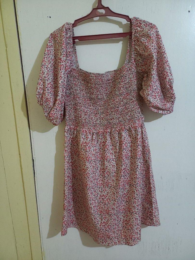 Floral Puff Sleeve Dress (Category: Dresses) located in Bulacan. Submitted by abscissa (Listing ID 1440686623, Image 2). Description: - Adorable floral print dress - Features stylish puff sleeves - Comfortable elasticated waist - Estimated size: Small to Medium (S/M) - Ideal for everyday casual outings.