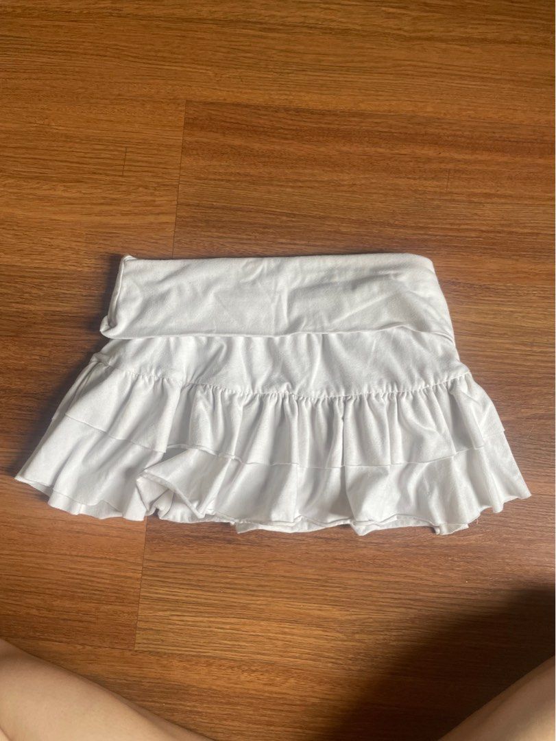 Folded white mini skirt with built in shorts (Category: Skirts) located in Binan City. Submitted by missing1naction (Listing ID 1440674934, Image 2). Description: No flaws in good condition Model measurements 5’3ft Waist 22in Hips 28in .
