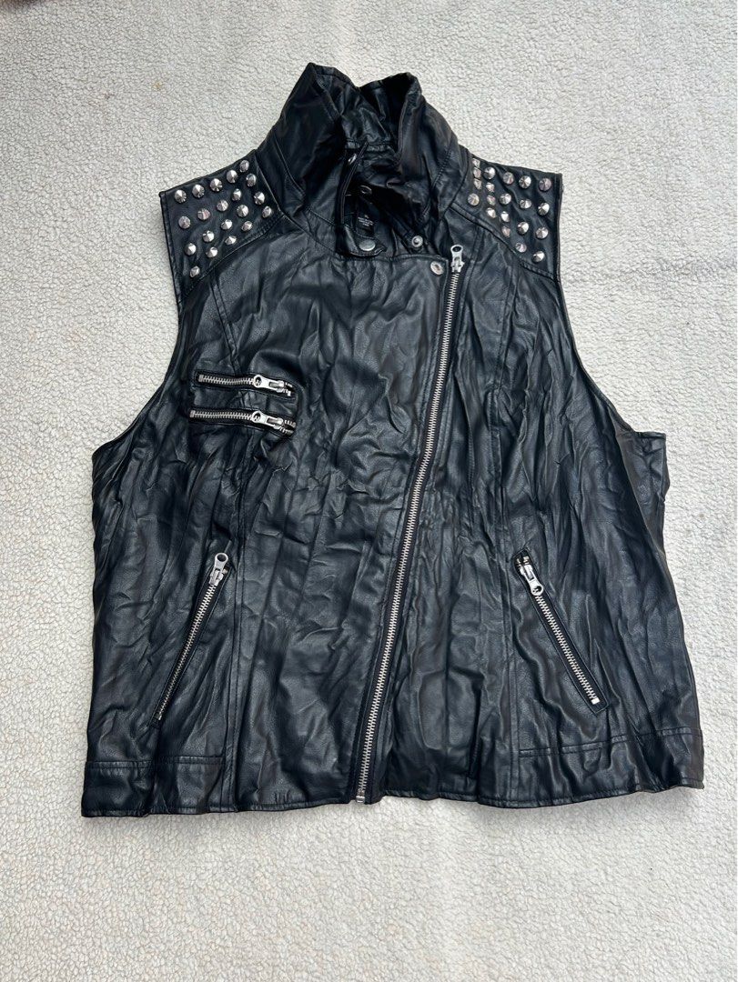 Forever 21 Plus Black Leather Studded Vest Jacket (Category: Vests) located in Baguio. Submitted by robthegoddess (Listing ID 1440623453, Image 1). Description: W: 20 in L: 23 in pit-to-pit: 19.5 in .