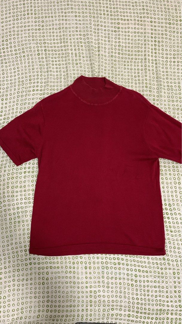 FREE SF I Maroon Mock Neck Ribbed Top (Category: Sleeveless) located in Iligan City. Submitted by prelovedbyspg (Listing ID 1440679099, Image 1). Description: - Maroon color - Ribbed texture - Mock neck design - Short sleeves - Comfortable and versatile - Ideal for layering or wearing solo - Suitable for casual to semi-formal occasions - Easily pairs with jeans, skirts, and more.