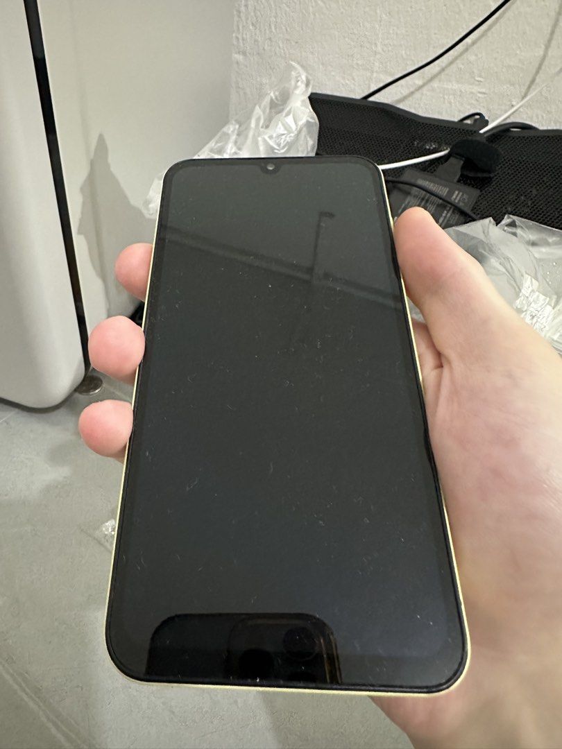 Galaxy A15 128GB Lime Yellow (Category: Samsung) located in Singapore. Submitted by loots4u (Listing ID 1440683541, Image 2). Description: Used as spare phone. Excellent condition. with box and cable. 4G.