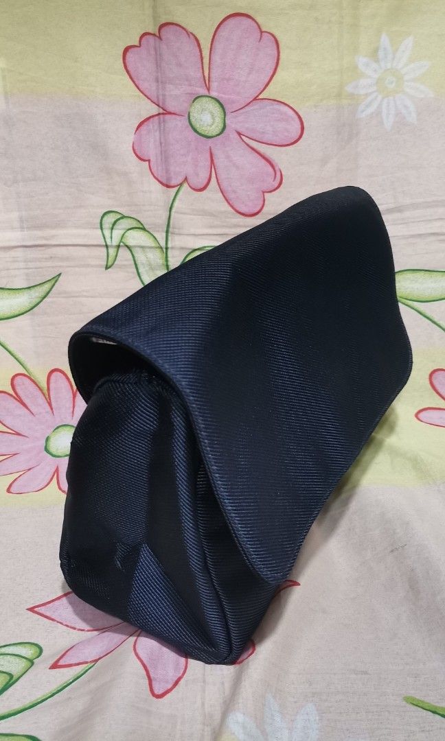 GIORGIO ARMANI blue cosmetic bag (Category: Belt bags, Clutches and Pouches) located in Baguio. Submitted by princessjhade (Listing ID 1440698296, Image 2). Description: Excellent condition Plus shipping.