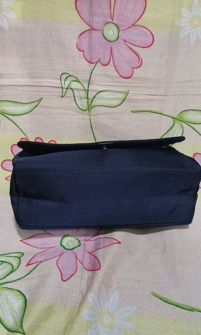 GIORGIO ARMANI blue cosmetic bag (Category: Belt bags, Clutches and Pouches) located in Baguio. Submitted by princessjhade (Listing ID 1440698296, Image 3). Description: Excellent condition Plus shipping.