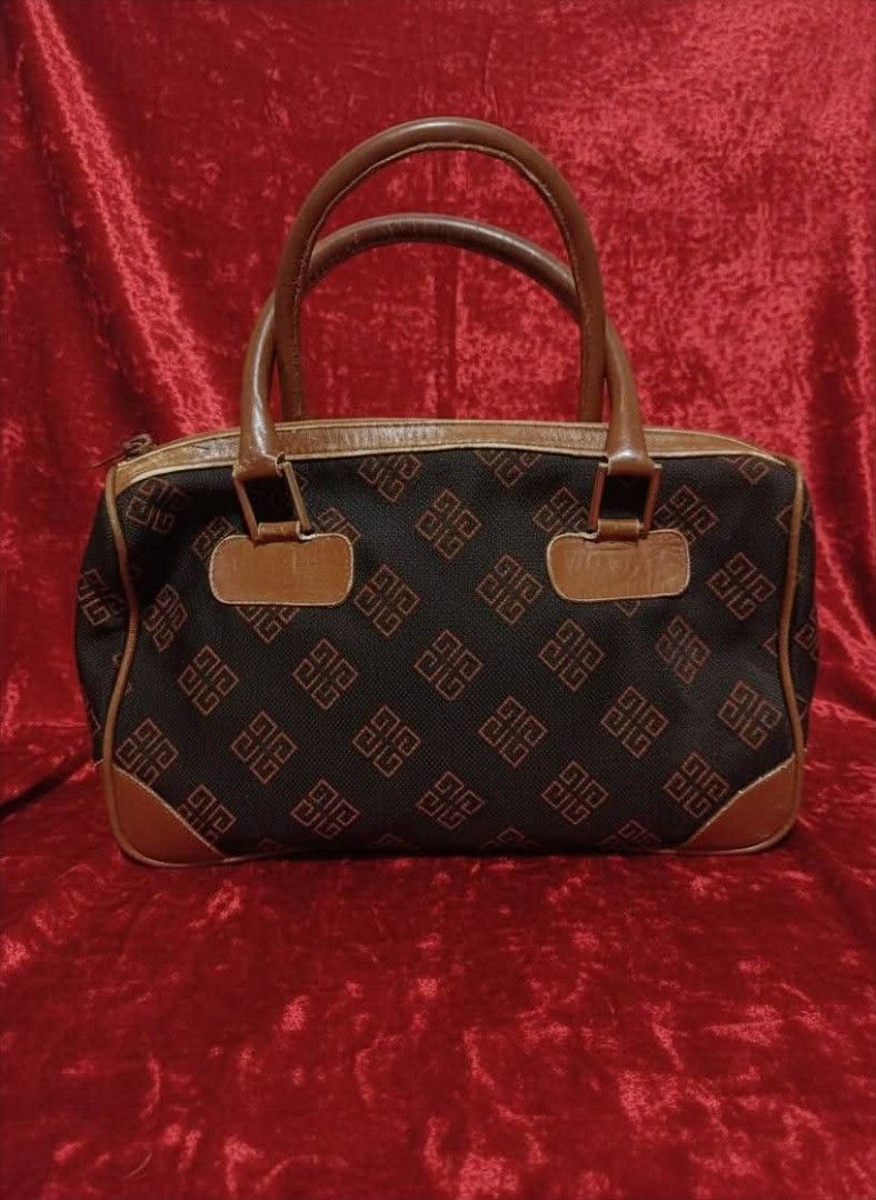Givenchy bag (Category: Luxury Bags & Wallets) located in Iloilo. Submitted by khonz (Listing ID 1440689824, Image 1). Description: vintage bag ykk zip.