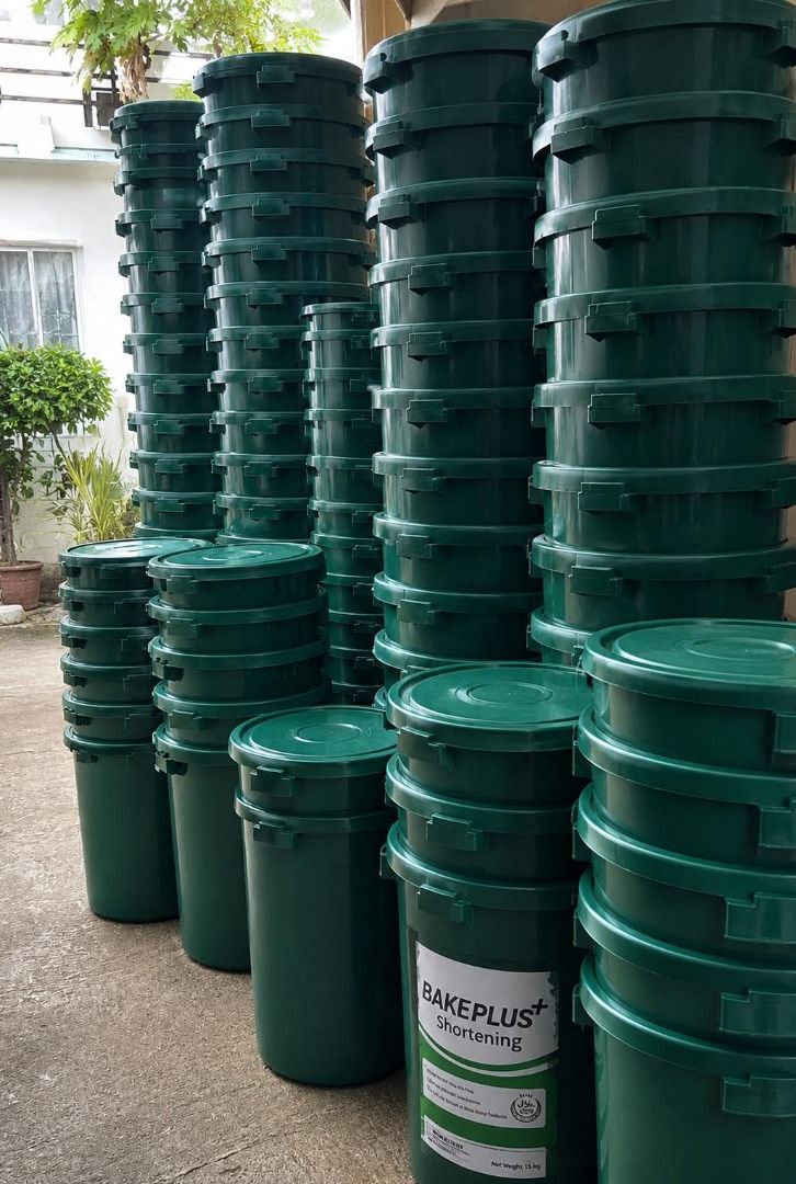 Green Plastic Container Drum 70Liters with Latching Lid - BIG SAVINGS (Category: Storage Boxes & Baskets) located in Antipolo. Submitted by rogeliocontainers (Listing ID 1440589833, Image 1). Description: Priced at Php 200 pesos only (big savings) - More stocks available - Big Container, 70 Liters - Sturdy (guarantee makapal) green plastic container - Guarantee no cracks - Secure latching lid system - Perfect for storing water or rice, transporti