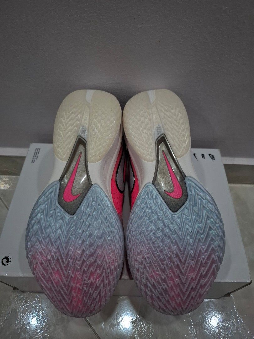 Gt cut 3 EP not kd gtcut 1 kobe curry kyrie sabrina lebron (Category: Sneakers) located in Singapore. Submitted by balllballballll (Listing ID 1440725685, Image 3). Description: BNIB US10 gtcut 3 ep looking to clear shoes rare colourway can nego just deal at my convenience *no top lid.