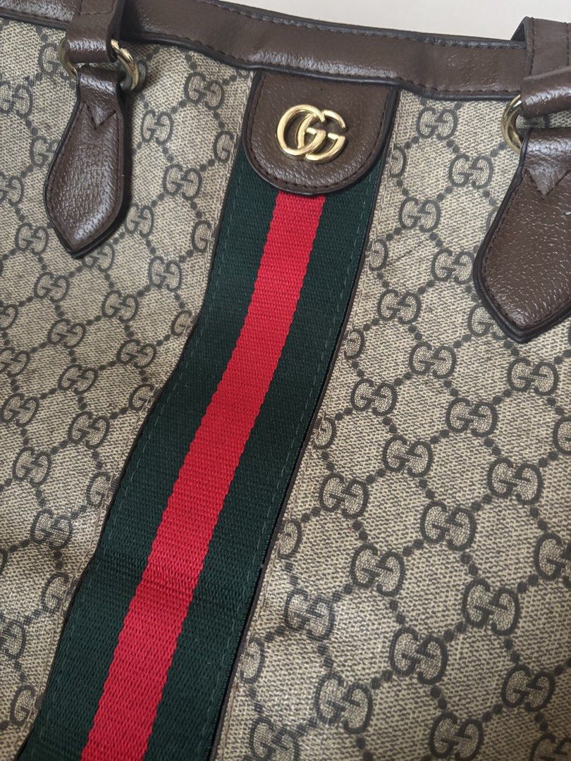 Gucci Ophidia Medium Tote (Category: Luxury Bags & Wallets) located in San Pascual. Submitted by s3resale (Listing ID 1440758735, Image 2). Description: See photos Broken zipper Slight rubber lining issue barely noticeable..
