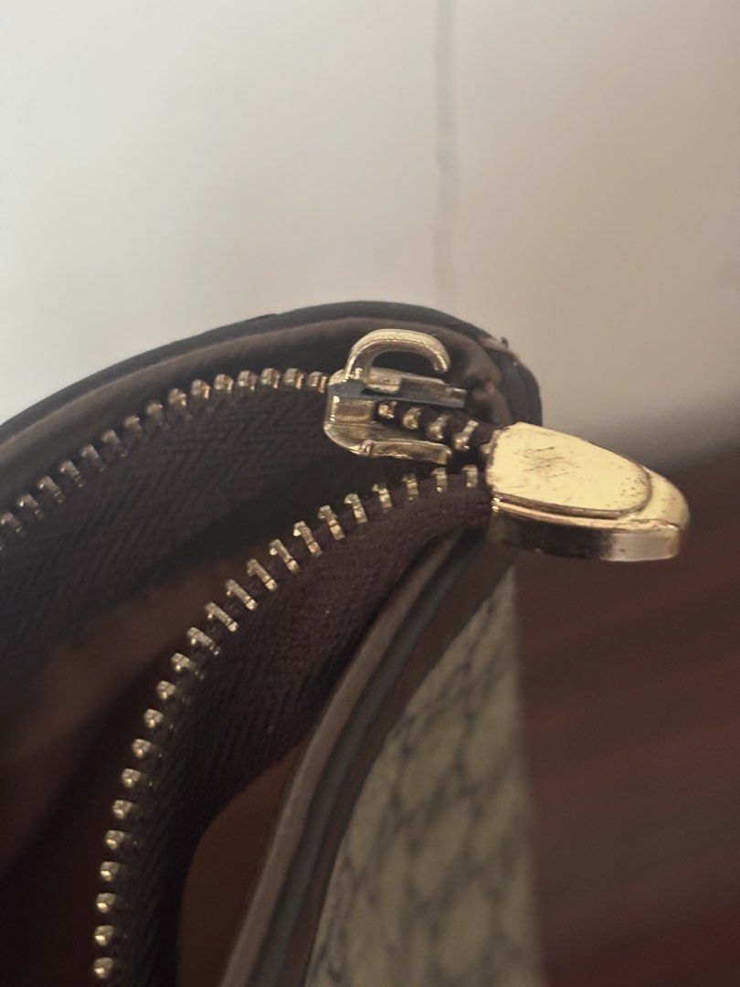 Gucci Ophidia Medium Tote (Category: Luxury Bags & Wallets) located in San Pascual. Submitted by s3resale (Listing ID 1440758735, Image 3). Description: See photos Broken zipper Slight rubber lining issue barely noticeable..